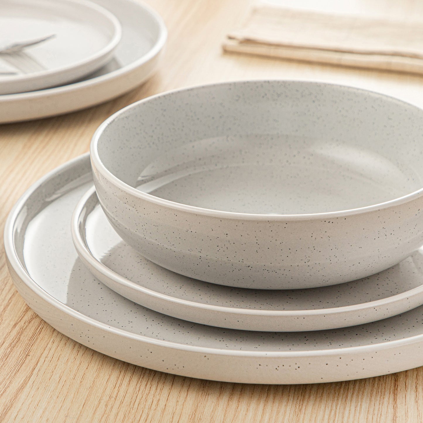 16/32/48 teiliges weißes Stoneware-Set mit Sesame Glaze Ceramic Dinnerware-Set - Unique Outlet