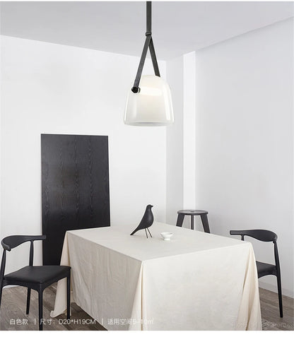 Moderne LED Glas Pendelleuchte im nordischen Postmodernen Design - Elegante Kunstleder Hängelampe für Schlafzimmer und Wohnbereich - Unique Outlet