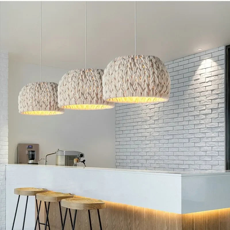 Nordische Wabi-Sabi LED Pendelleuchte - Handgefertigte Hängelampe mit Strickseil, ideal für Esszimmer und Wohnraum - Unique Outlet