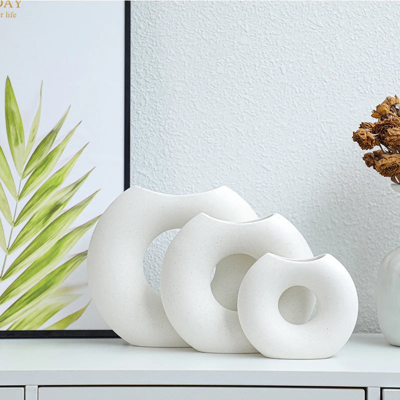 Moderne Donut Keramikvase im Nordic-Stil – Kreisförmiges Hohl-Design, Ideal für Wohnzimmer und Büro Dekoration - Unique Outlet