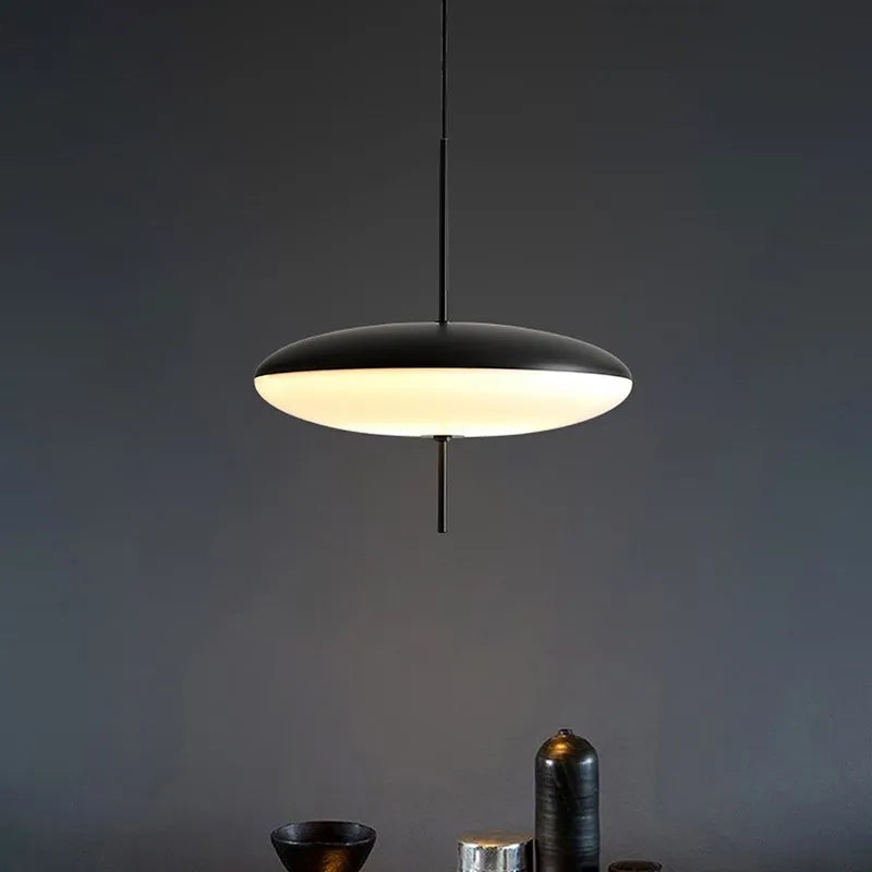 Moderne UFO-Pendelleuchte LED – Minimalistische Hängelampe in Schwarz und Weiß - Unique Outlet