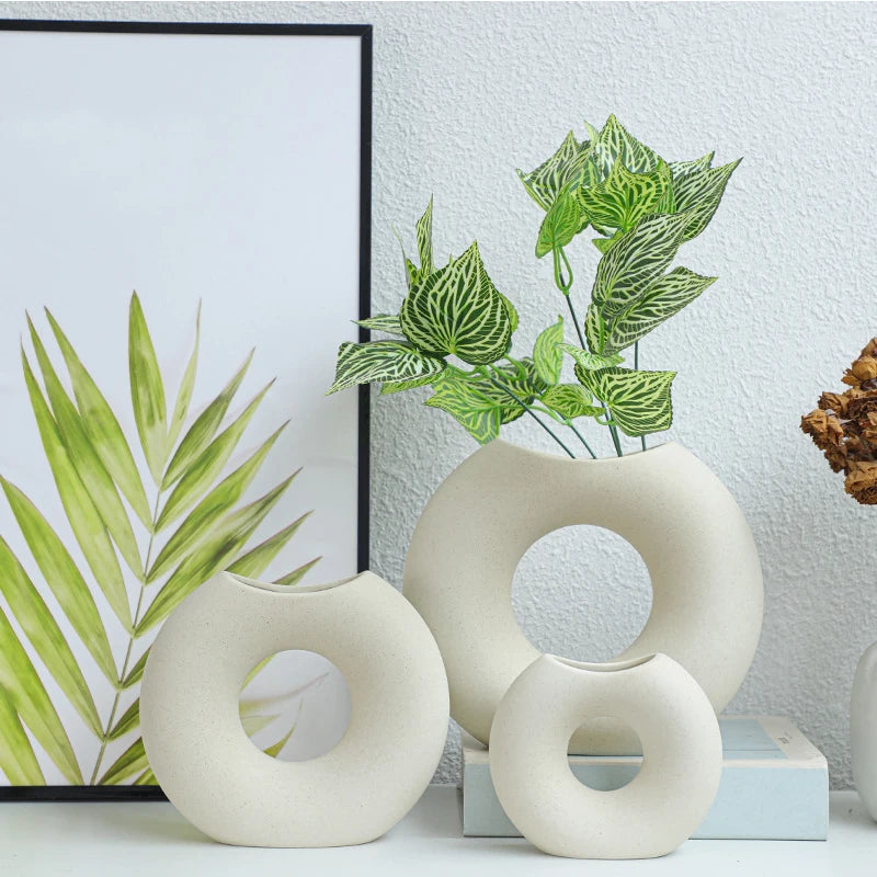Moderne Donut Keramikvase im Nordic-Stil – Kreisförmiges Hohl-Design, Ideal für Wohnzimmer und Büro Dekoration - Unique Outlet