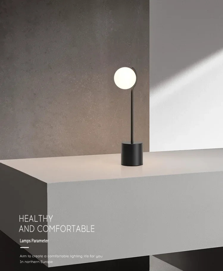 Moderner minimalistischer LED-Bodenleuchter aus Glas mit mehreren Köpfen für Wohnzimmer, Arbeitszimmer und Hotel - Unique Outlet