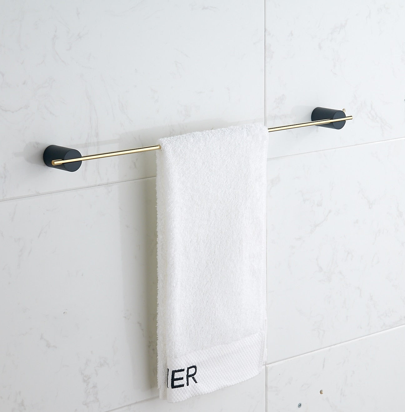 Badezimmer-Zubehör-Set in Schwarz-Gold, einfacher Zahnbürstenhalter, Papierhalter, Handtuchstange - Unique Outlet