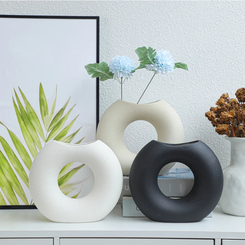Moderne Donut Keramikvase im Nordic-Stil – Kreisförmiges Hohl-Design, Ideal für Wohnzimmer und Büro Dekoration - Unique Outlet