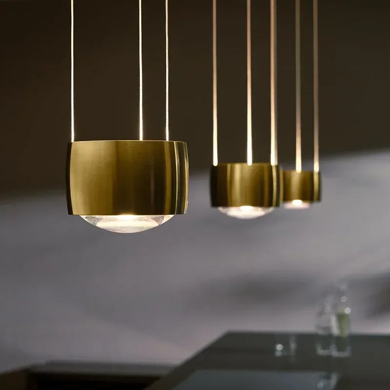 Minimalistische LED-Hängeleuchten | Goldene und Weiße Pendelleuchte für Esstisch und Kücheninsel | Dekorativer Metallglanz für Schlafzimmer und Wohnbereich - Unique Outlet