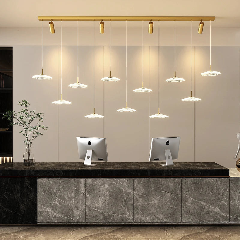 Moderne Kreative LED-Kronleuchter für Restaurants und Bars - Lotusblatt-Design, Eisen, Aluminium und Acryl - Unique Outlet