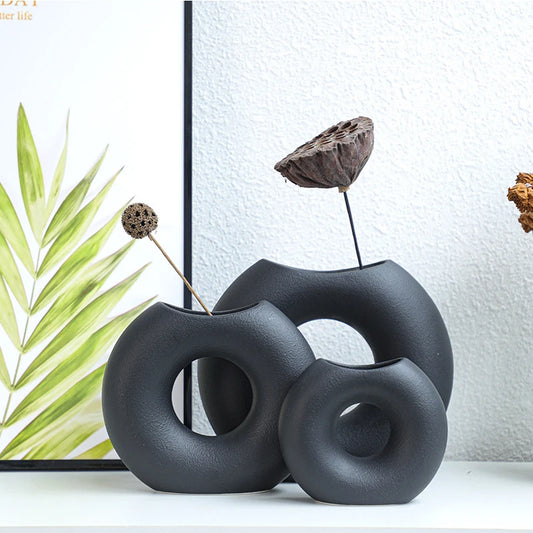 Moderne Donut Keramikvase im Nordic-Stil – Kreisförmiges Hohl-Design, Ideal für Wohnzimmer und Büro Dekoration - Unique Outlet