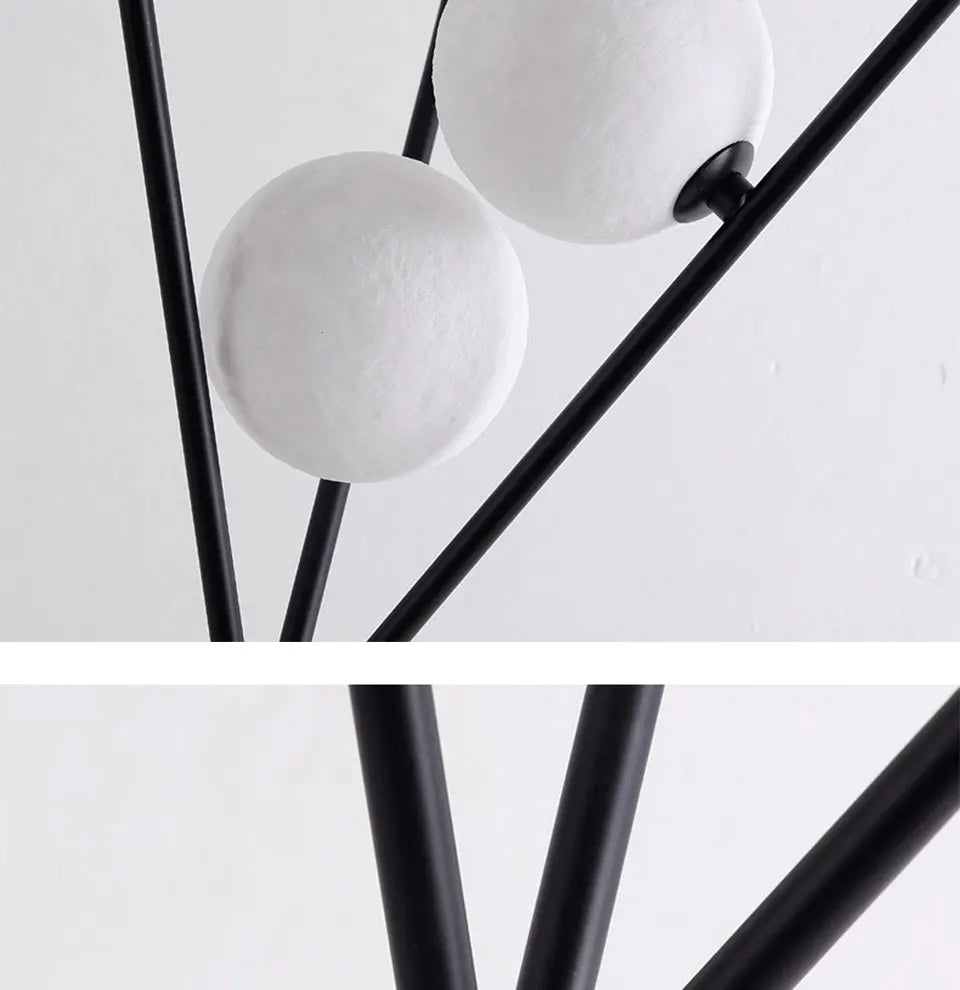 Minimalistische Dreibein-Metall-Stehlampe mit Mond-Acrylkugel für Wohnzimmer, Arbeitszimmer und Schlafzimmerbeleuchtung - Unique Outlet