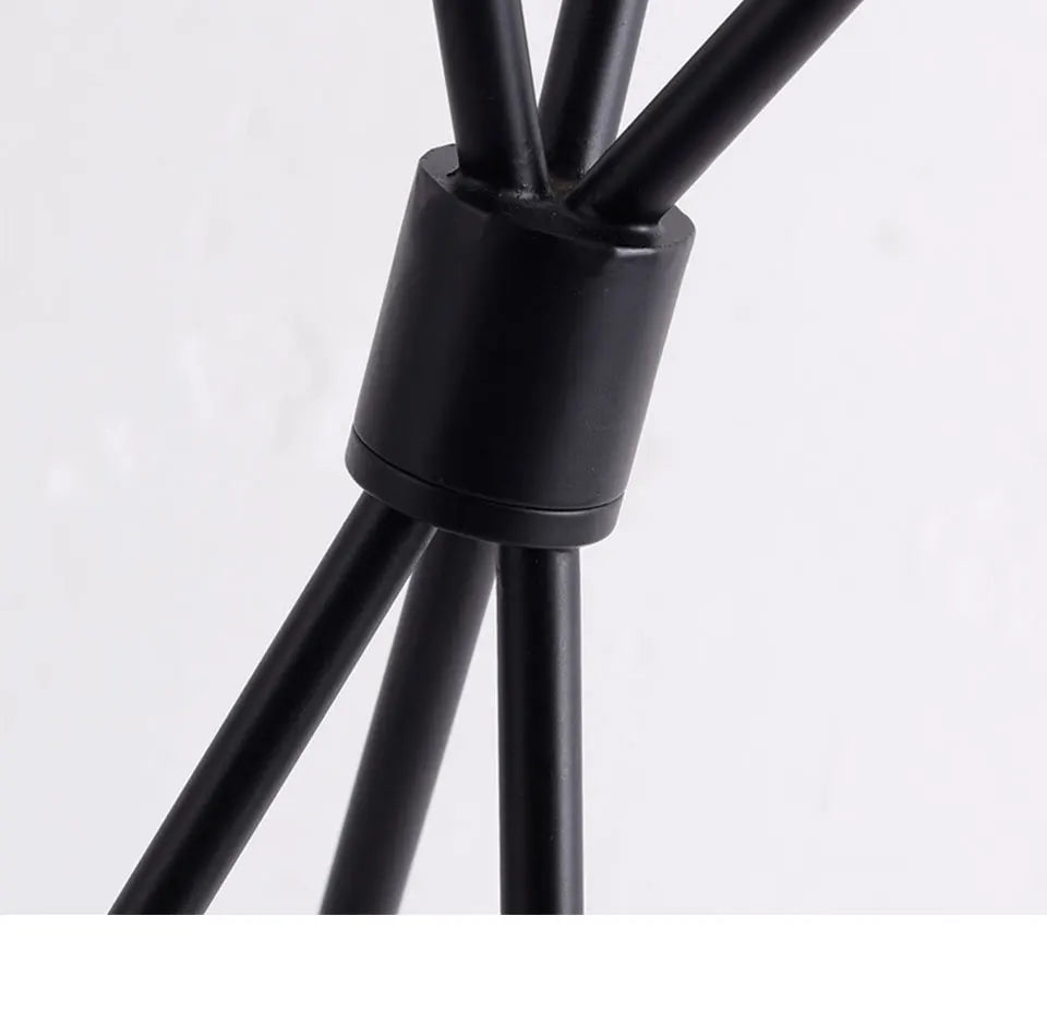 Minimalistische Dreibein-Metall-Stehlampe mit Mond-Acrylkugel für Wohnzimmer, Arbeitszimmer und Schlafzimmerbeleuchtung - Unique Outlet