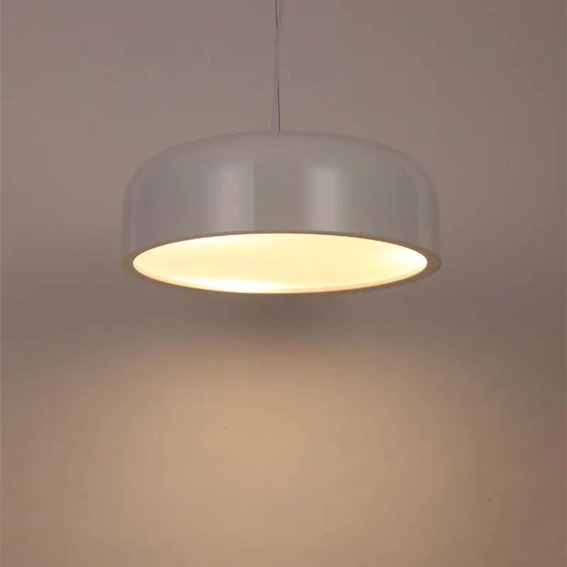 Nordische LED-Pendelleuchten mit Aluminium Lampenschirm – Runde Hängekronleuchter in Schwarz/Weiß für Esszimmer und Küche - Unique Outlet