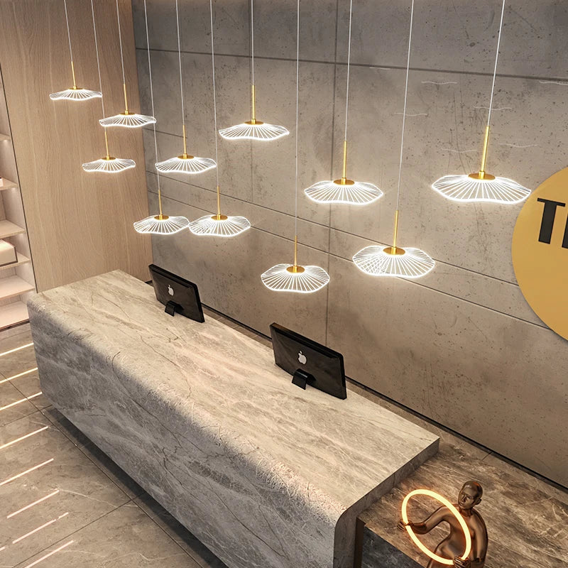 Moderne Kreative LED-Kronleuchter für Restaurants und Bars - Lotusblatt-Design, Eisen, Aluminium und Acryl - Unique Outlet