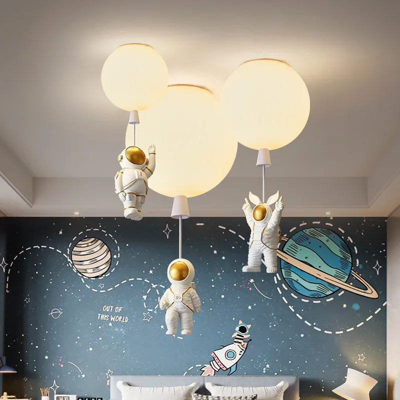 Moderne LED-Astronaut-Ballon-Pendelleuchten – Kreative Kinderzimmer-Dekoration mit Glasball-Hängelampen - Unique Outlet