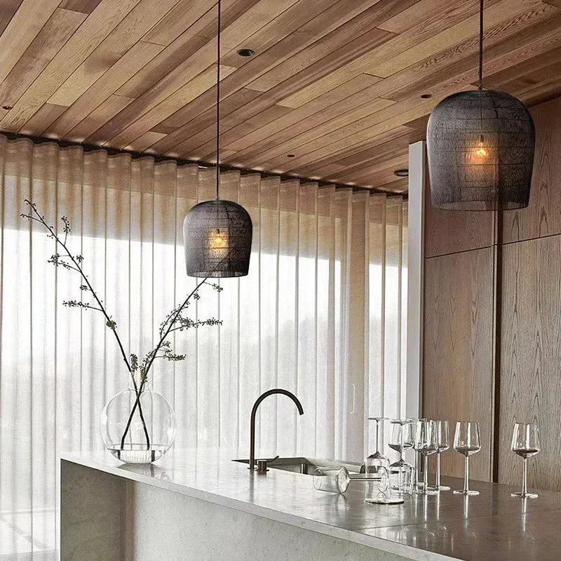 Handgefertigte LED-Hängeleuchte im Minimalistischen Wabi-Sabi-Stil aus Rattan für Esszimmer und Schlafzimmer - Dekorative Pendelleuchte - Unique Outlet