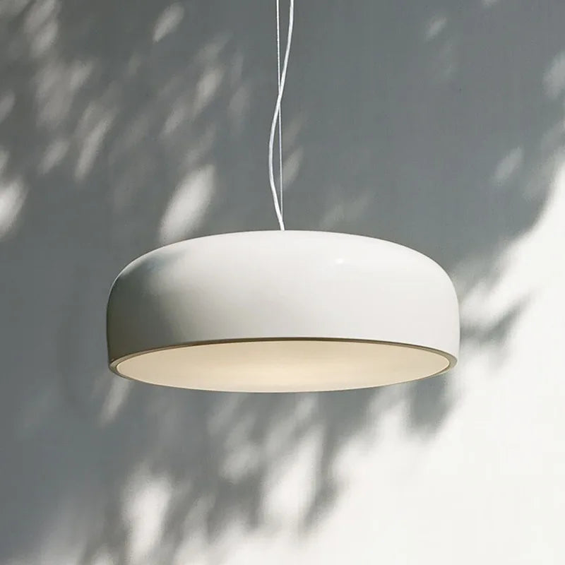 Nordische LED-Pendelleuchten mit Aluminium Lampenschirm – Runde Hängekronleuchter in Schwarz/Weiß für Esszimmer und Küche - Unique Outlet
