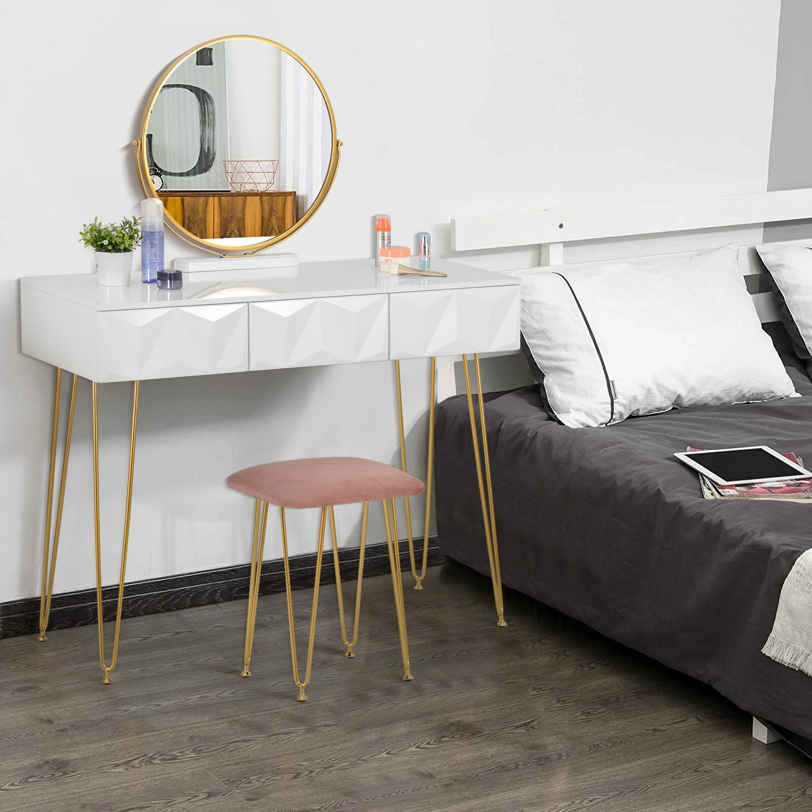 Schminktisch mit 360° drehbarem Spiegel, samtbezogenem Hocker, Make-up-Kosmetiktisch mit 3 Schubladen und 3D-Effekt für das Schlafzimmer weiß gold - Unique Outlet