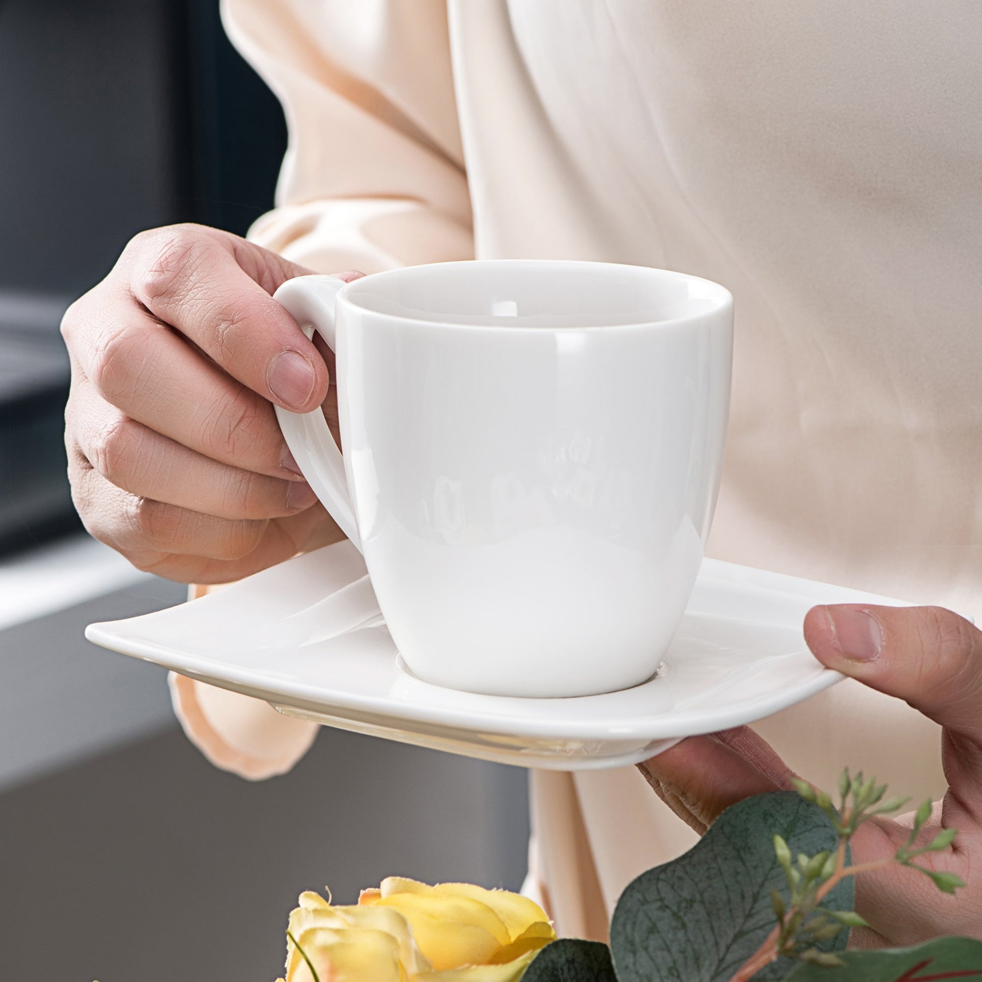 30/60 Teiliges Weißes Porzellan Dinner-Set mit Tassen, Untertassen, Dessertteller, Suppenteller, Dinnerteller und Tischbedarf für 6/12 Personen - Unique Outlet