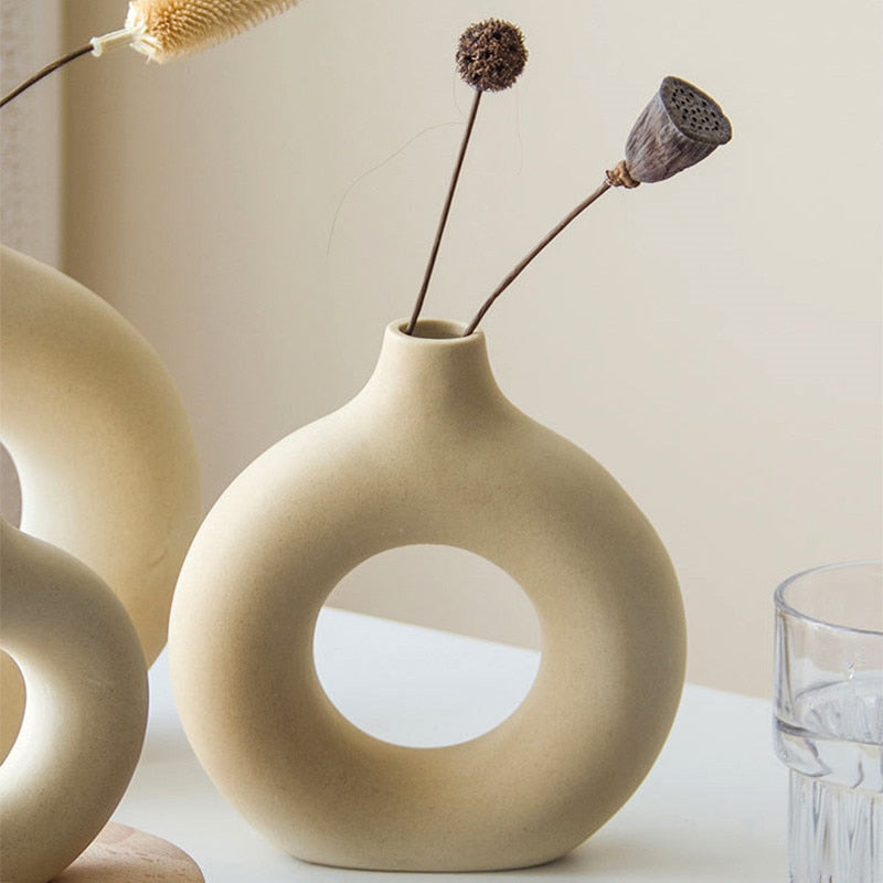 kreisförmige Donut Vase aus Keramik - Unique Outlet