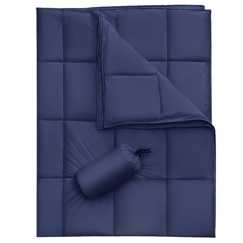 Camping-Decke mit Daunenfüllung und Tragetasche - Warm und packbar für Reisen und Sofa - Unique Outlet