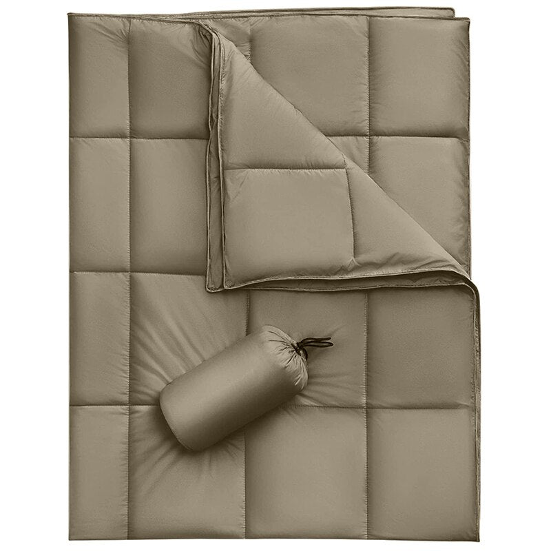 Camping-Decke mit Daunenfüllung und Tragetasche - Warm und packbar für Reisen und Sofa - Unique Outlet