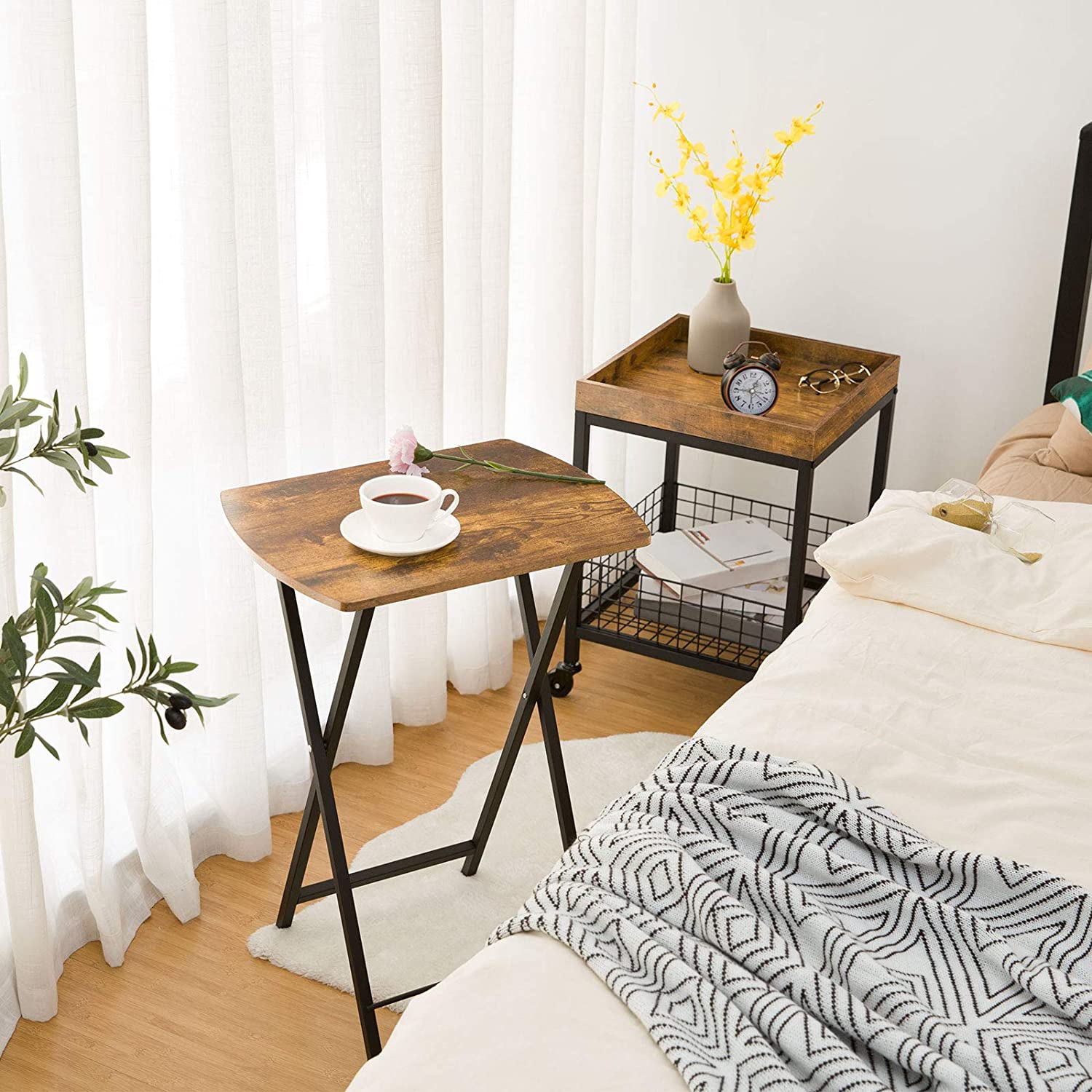 Klappbarer Beistelltisch, kleiner Sofatisch, Couchtisch, TV-Tablett im industriellen Stil, Serviertisch und Snack-Tisch für kleine Räume - Unique Outlet