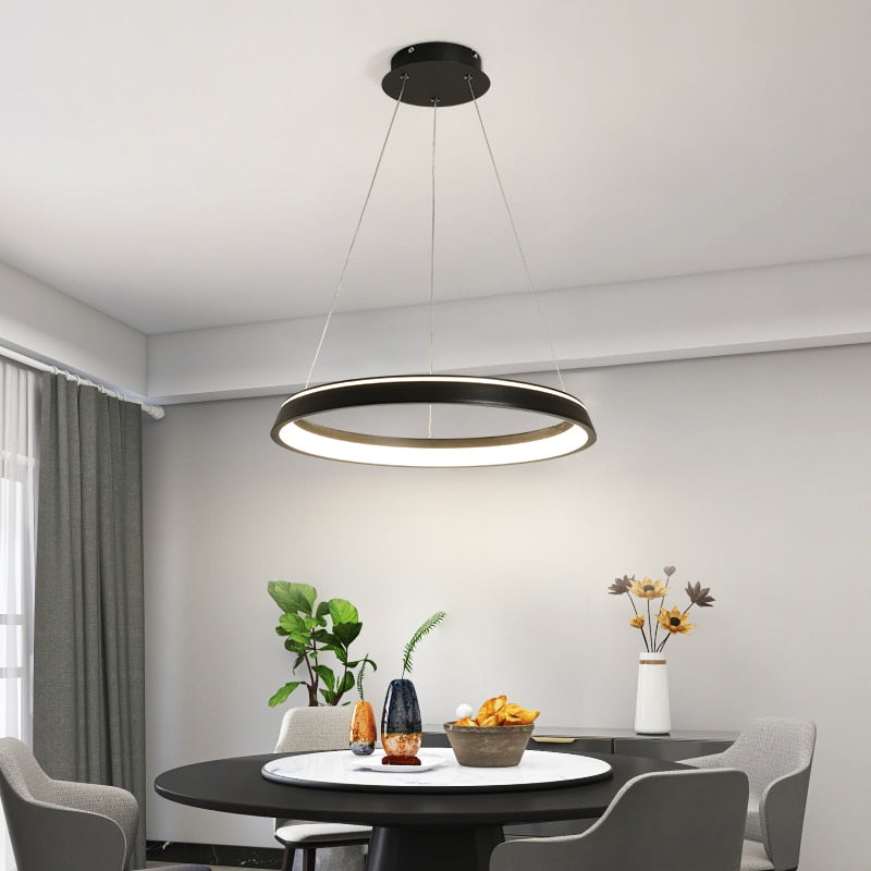 Elegante dimmbare LED-Pendelleuchte in Schwarz/Weiß, ideal für Wohnzimmer, Esszimmer & Schlafzimmer, inkl. Fernbedienung - Unique Outlet