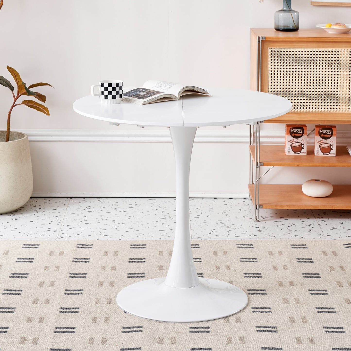 Runder Esstisch in elegantem Weiß mit nordischer Tulipentop - Unique Outlet