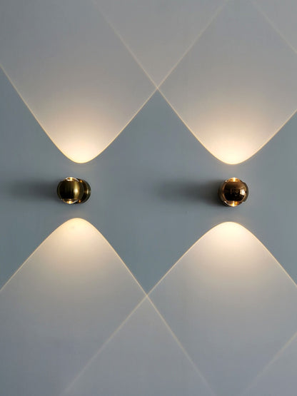Moderne LED Messing-Kupfer-Luxus-Wandleuchte mit klarem Kristallglas - Für Schlafzimmer, Wohnzimmer & Sonnenuntergangsprojektion - Unique Outlet
