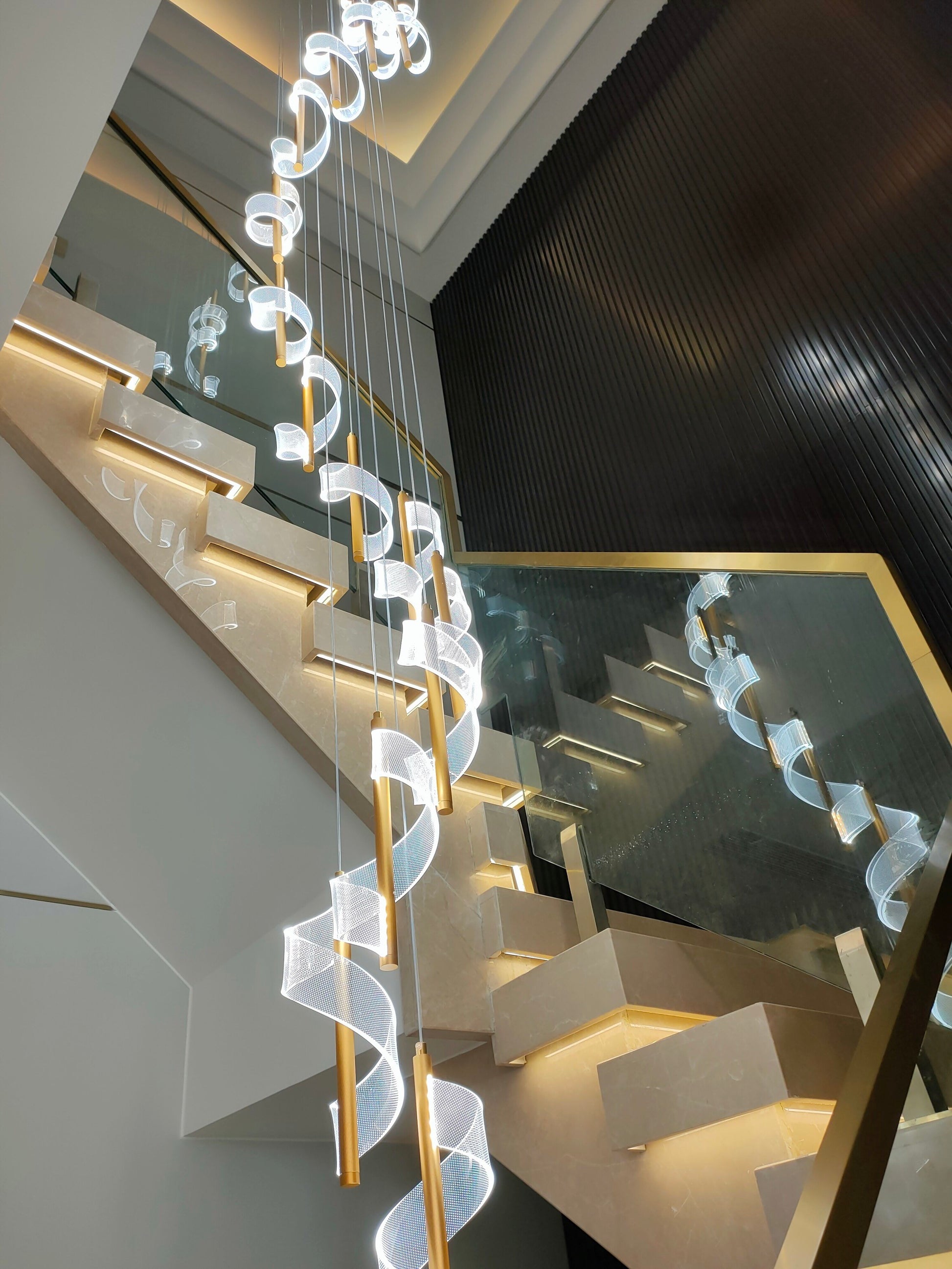 Moderne LED Treppen-Kronleuchter für Wohnzimmer, Villa, Flur, Luxuriöse lange Linie Spiral-Doppelseitige Gebäude, Nordic Simple Kronleuchter - Unique Outlet